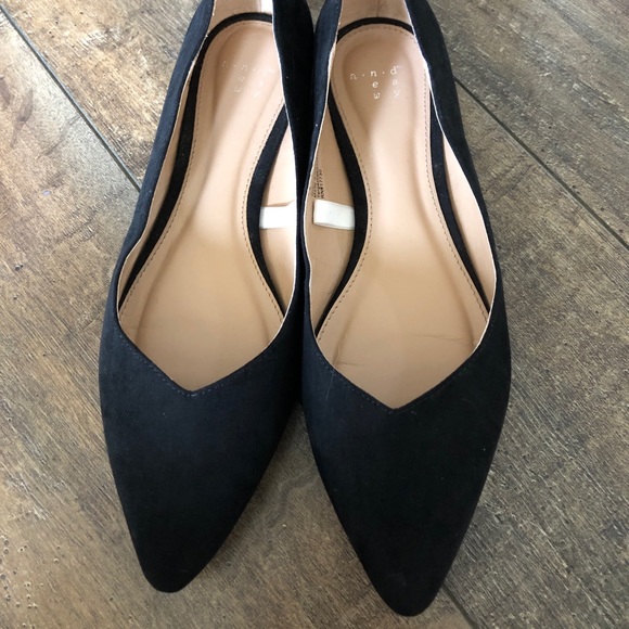 Shoes - Size 8 black flats